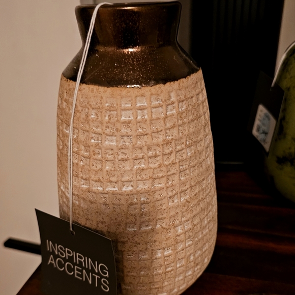 Vase - Picture 1 of 3